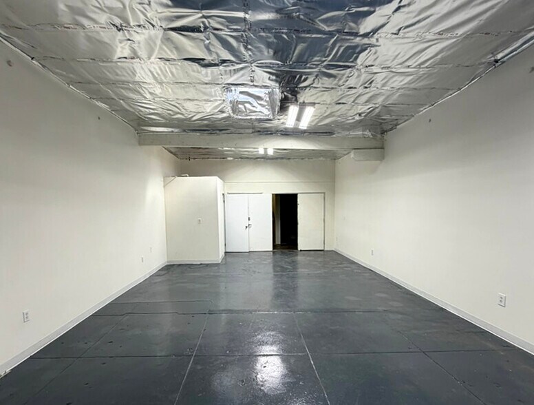 More Photos Of 119 W 36th Pl, Los Angeles Flex For Lease