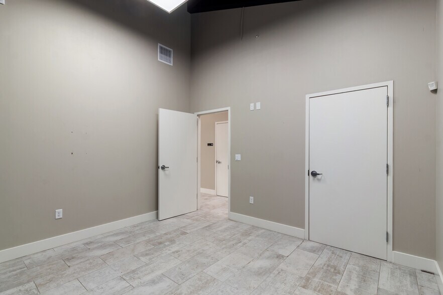 More Photos Of 4320 Decatur Dr, College Station Self Storage For Lease