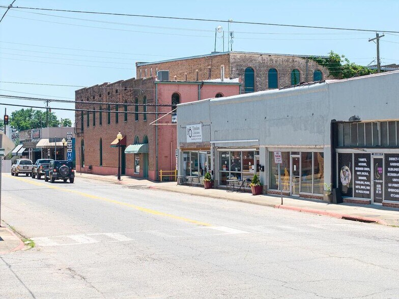 More Photos Of 111 N 3rd St, Ozark General Retail For Sale