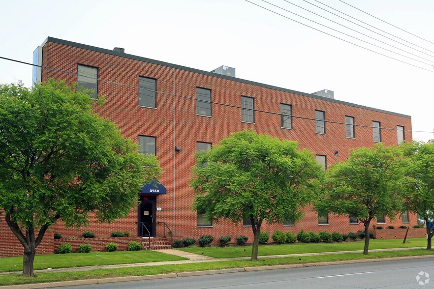 More Photos Of 3750 W University Blvd, Kensington Medical For Lease