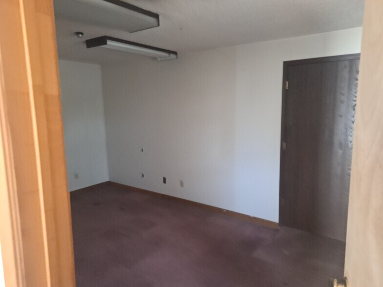 More Photos Of 4602 N US Highway 63, West Plains Flex For Sale