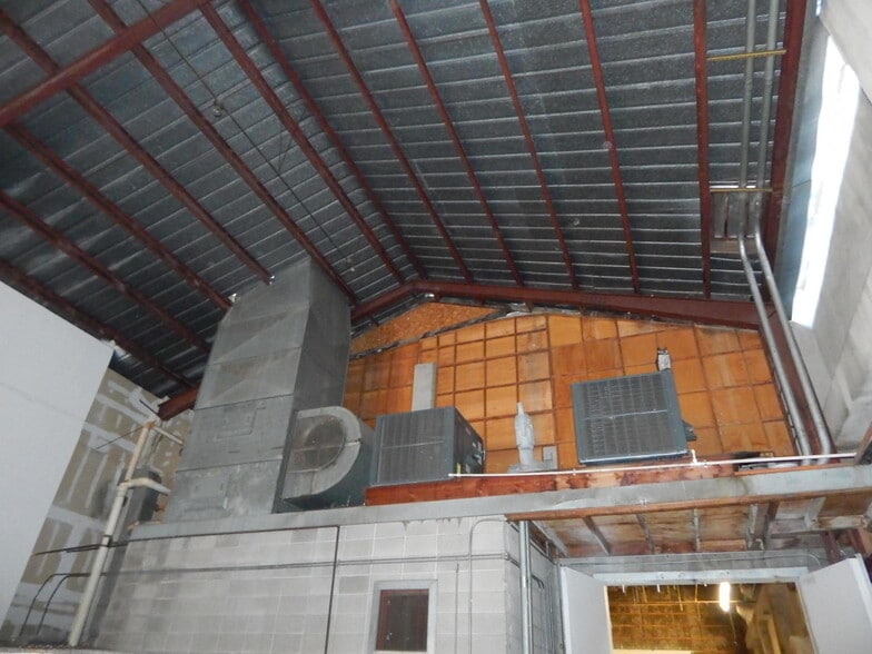 More Photos Of 327 S Fir St, Medford Warehouse For Sale