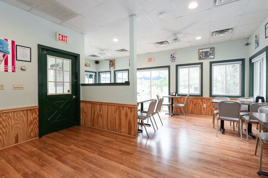 More Photos Of 272 Calef Hwy, Epping General Retail For Sale