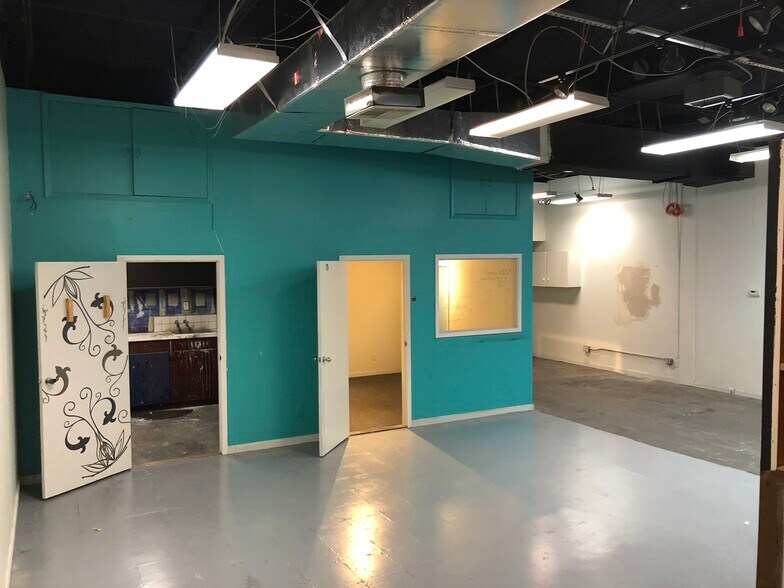 More Photos Of 5250 Gulfton St, Houston Light Distribution For Lease