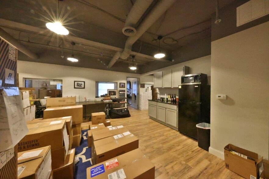 More Photos Of 10412 Allisonville Rd, Fishers Office For Sale
