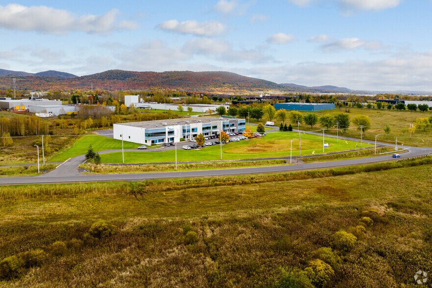 More Photos Of 1400-1460 Boul De L'innovation, Bromont Industrial For Lease