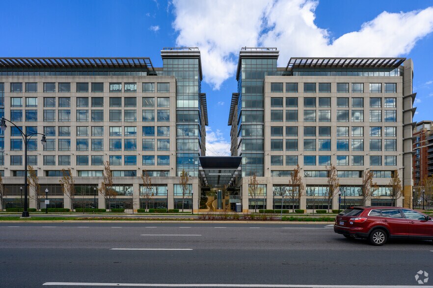 More Photos Of 3550 S Clark St, Arlington Office For Lease