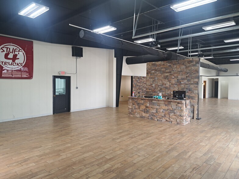 More Photos Of 4602 N US Highway 63, West Plains Flex For Sale
