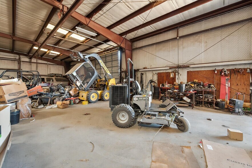 More Photos Of 3151 Int 45 E hwy, Corsicana Warehouse For Sale