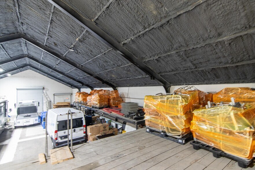 More Photos Of 3284 Morris St, Saint Petersburg Warehouse For Lease