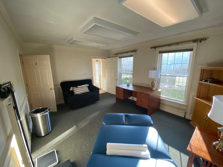 More Photos Of 360 State Route 101, Bedford Medical For Sale