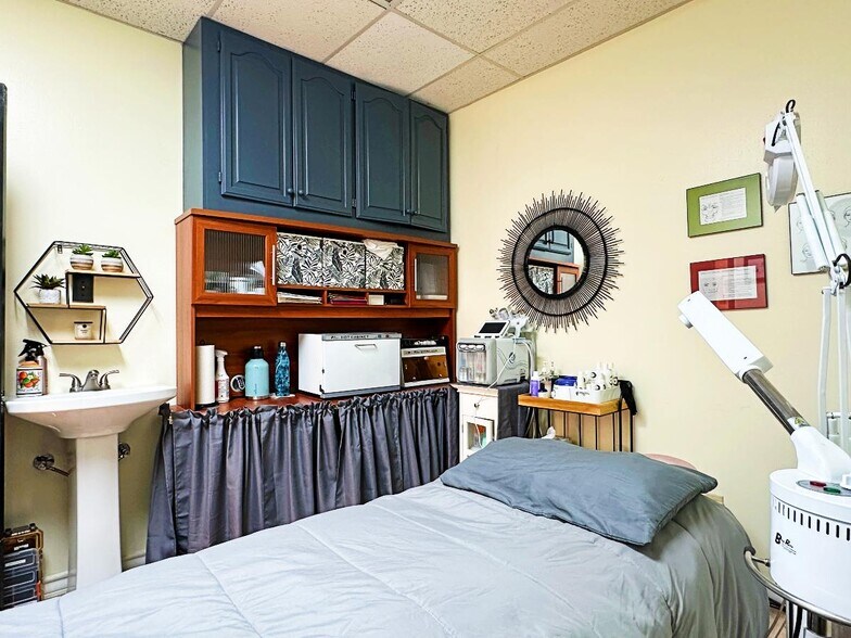 More Photos Of 8237 Fredericksburg Rd, San Antonio Medical For Sale