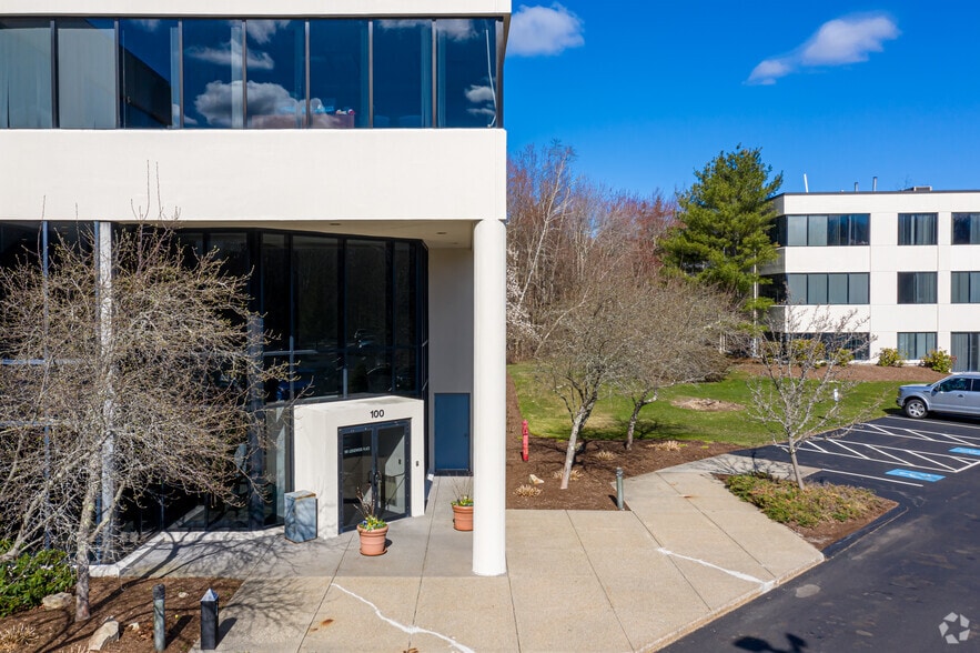 More Photos Of 100 Ledgewood Pl, Rockland Office For Lease