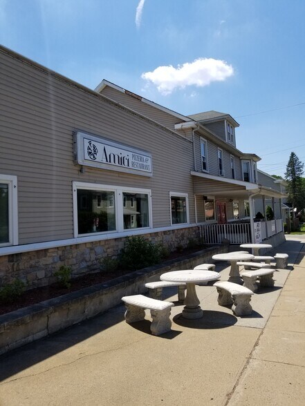 More Photos Of 1402 S Main St, Phillipsburg Storefront Retail Residential For Lease