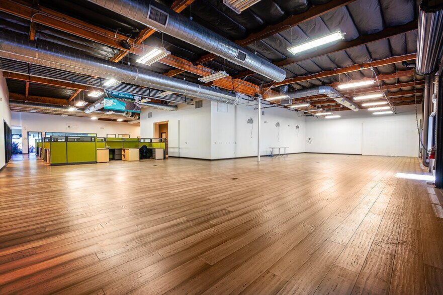 More Photos Of 6675 Mesa Ridge Rd, San Diego Office For Lease