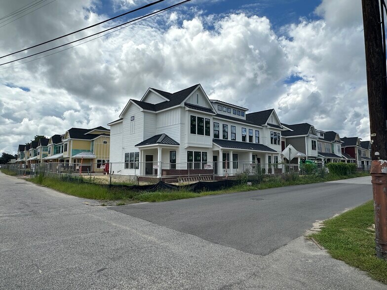 More Photos Of 215 John St, Lake City Office For Sale