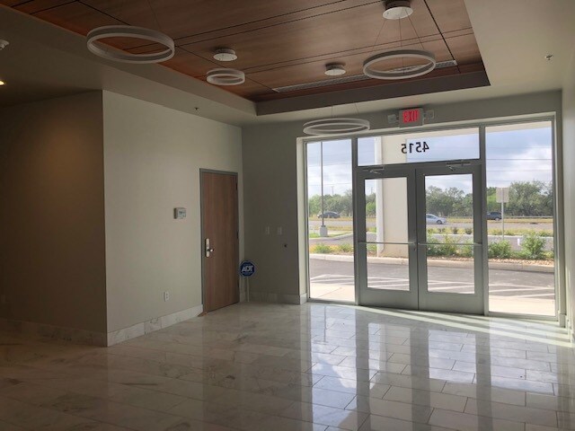 More Photos Of 4515 N Loop 1604 W, San Antonio Medical For Lease