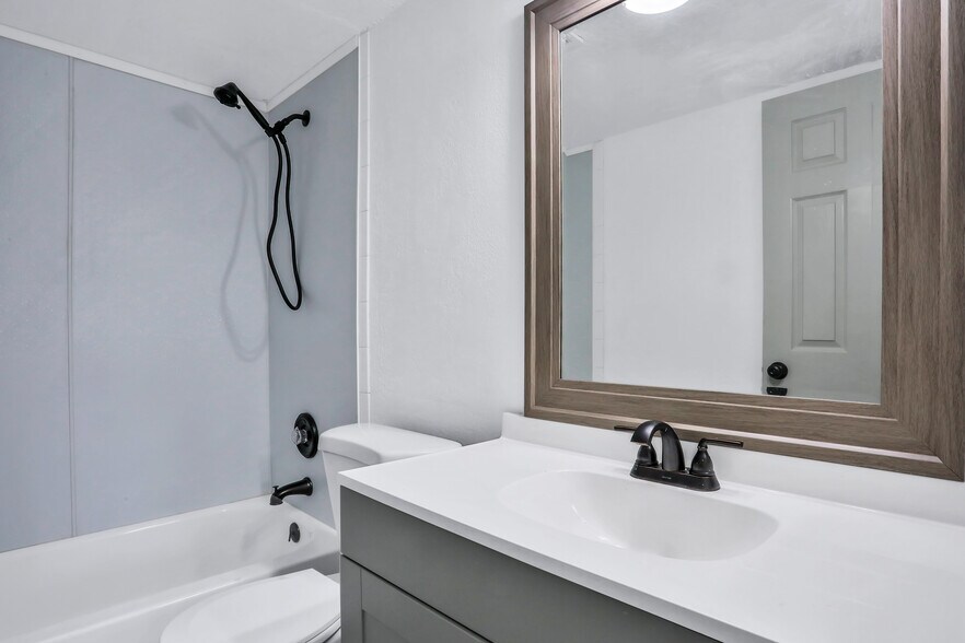 More Photos Of 1835 S Segrave St, South Daytona Apartments For Sale