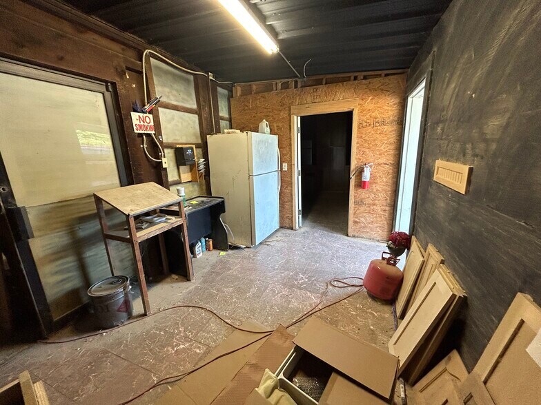 More Photos Of 10411 S US Highway 79, Palestine Warehouse For Sale