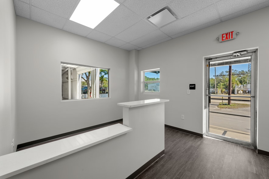More Photos Of 5007 S Westshore Blvd, Tampa Warehouse For Sale