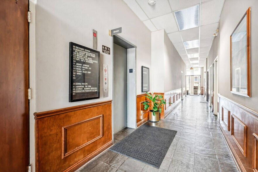 More Photos Of 601 Bel Air Blvd, Mobile Office For Lease