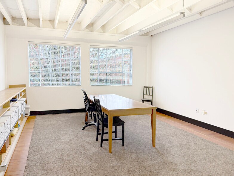 More Photos Of 1120-1136 NW Hoyt St, Portland Office For Lease