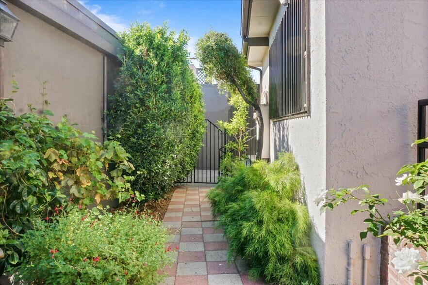 More Photos Of 1191 E Walnut St, Pasadena Office Residential For Sale