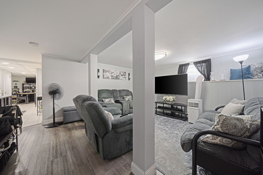 More Photos Of 160 East St, Foxborough Apartments For Sale