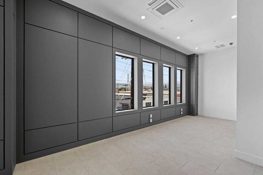 More Photos Of 11822 Vose St, North Hollywood Warehouse For Lease