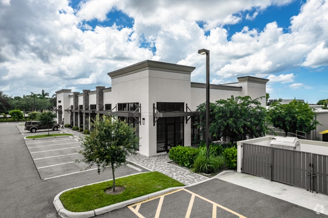 More Photos Of 2669 Davis Blvd, Naples Storefront Retail Office For Lease