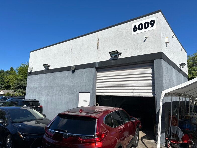 More Photos Of 6009 Dawson St, Hollywood Auto Dealership For Lease