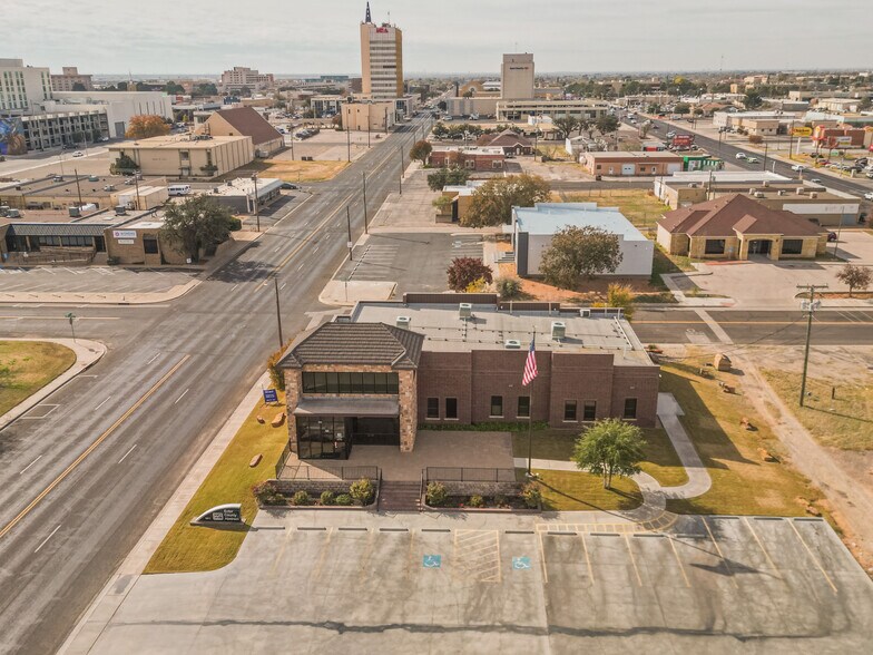 More Photos Of 501 E 7th St, Odessa Office For Sale