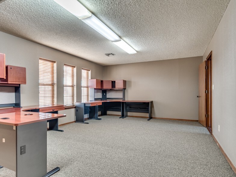 More Photos Of 2222 Westpark Dr, Norman Medical For Sale