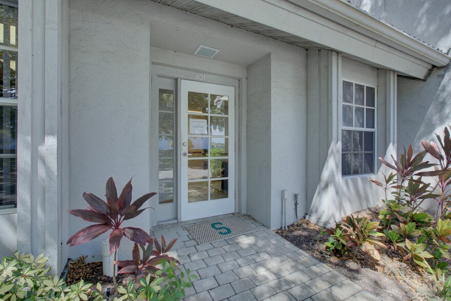 More Photos Of 1521-1525 Tamiami Trl S, Venice Office For Sale