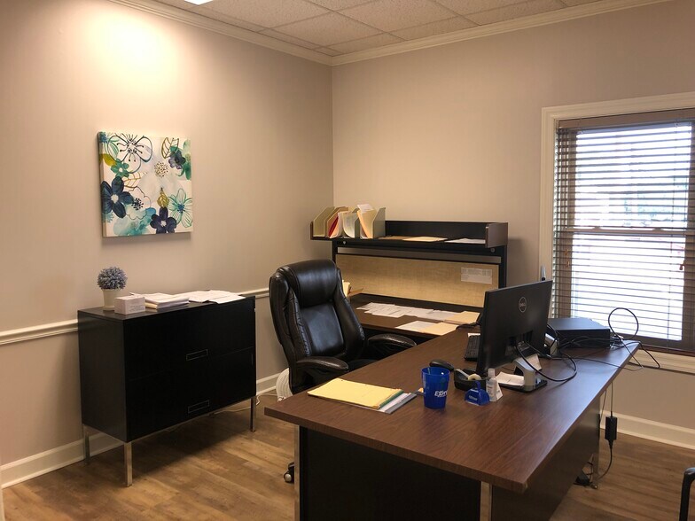 More Photos Of 111 N Trigg Ave, Gallatin Office For Sale