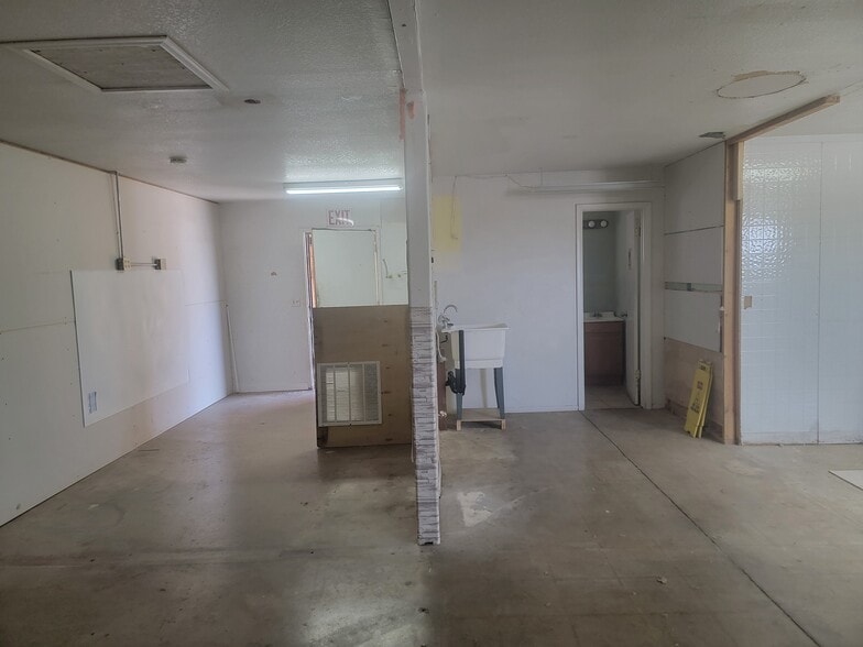 More Photos Of 832 N Main Dr, Apache Junction Freestanding For Sale