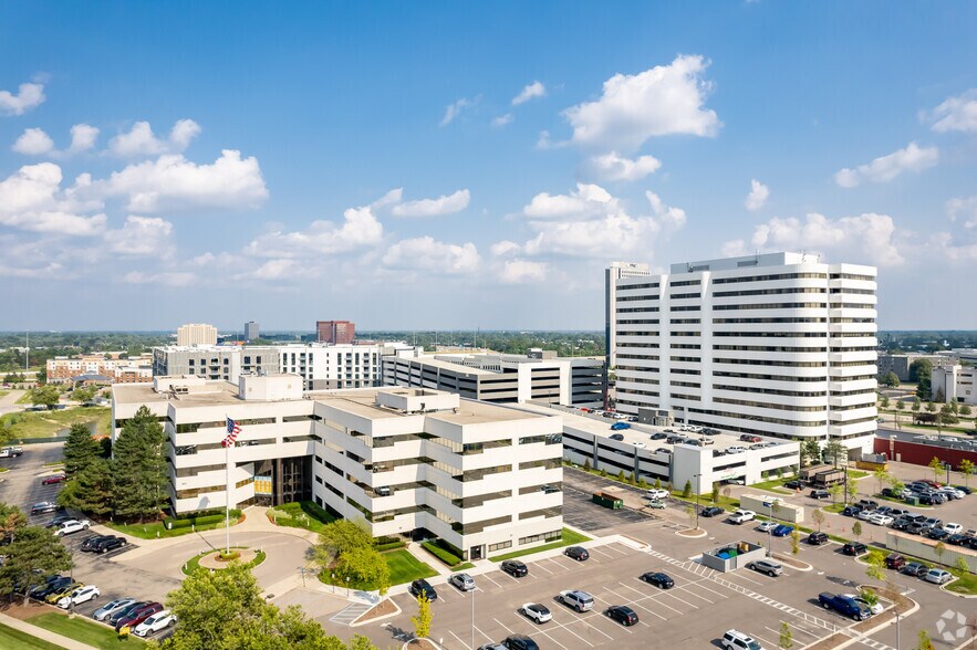 More Photos Of 901 Wilshire Dr, Troy Office For Lease