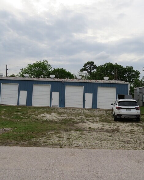Primary Photo Of 200 Paul Knox St, Huntsville Industrial For Sale