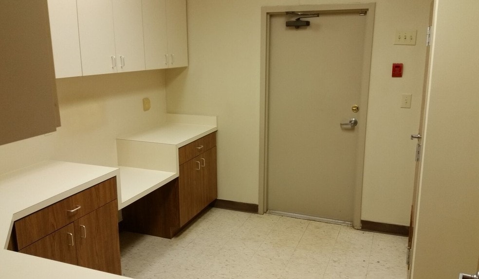 More Photos Of 804 Commerce Blvd, Riverdale Medical For Lease