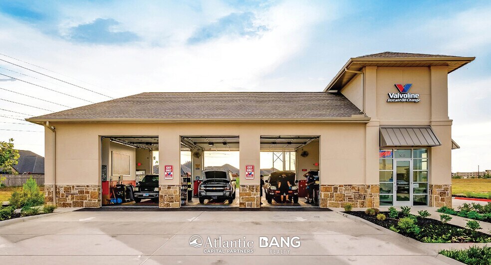 Primary Photo Of 260 S Main St, Lapeer Service Station For Sale