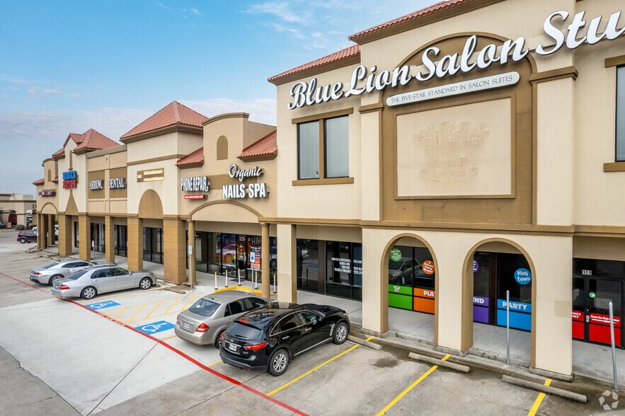 More Photos Of 9515 W Broadway St, Pearland Freestanding For Lease
