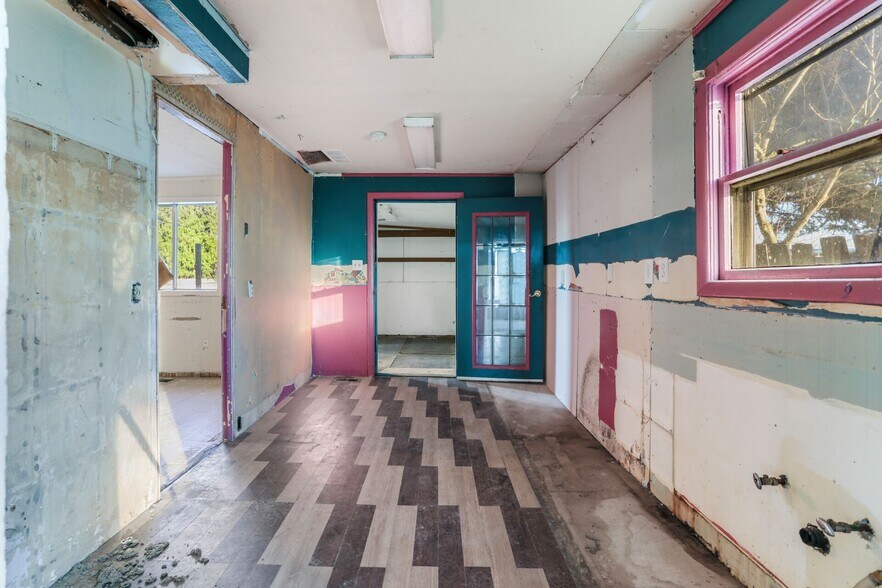 More Photos Of 6350 NE 66th Ave, Portland Flex For Sale