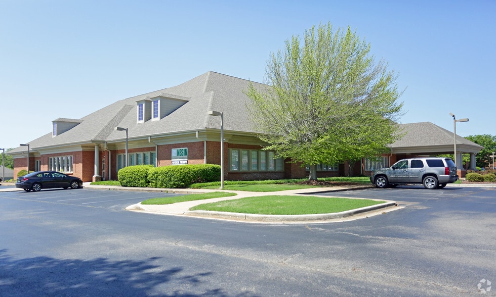 More Photos Of 540 Hughes Rd, Madison Medical For Lease