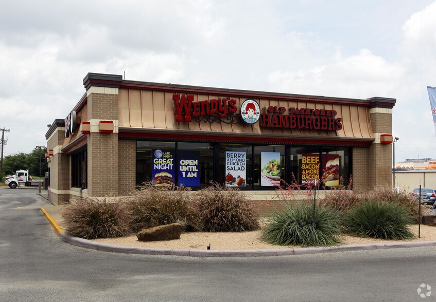 More Photos Of 5121 NW Loop 410, San Antonio Fast Food For Lease