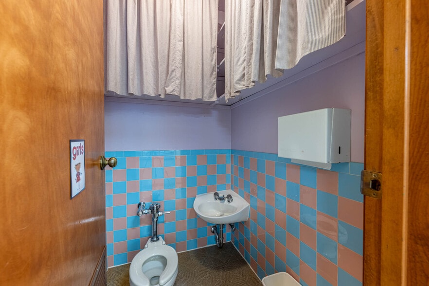 More Photos Of 71 Marco Ln, Washington Township Medical For Sale