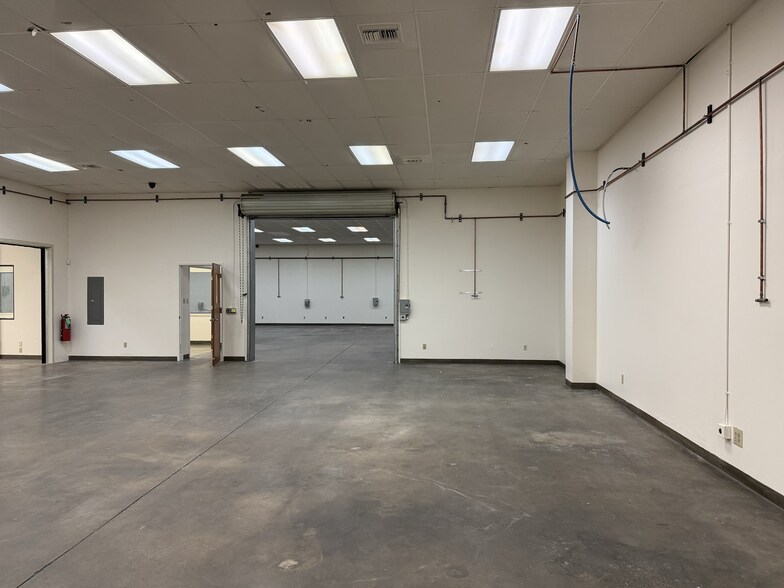 More Photos Of 536 Hi Tech Pky, Oakdale Warehouse For Sale