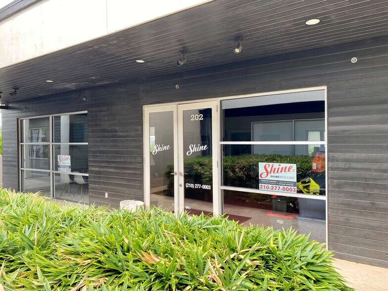 More Photos Of 20626 Stone Oak Pky, San Antonio Storefront Retail Office For Lease