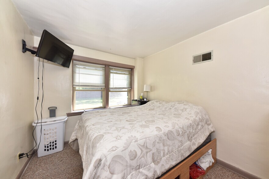 More Photos Of N96W20275 County Line Rd, Menomonee Falls Multifamily For Sale