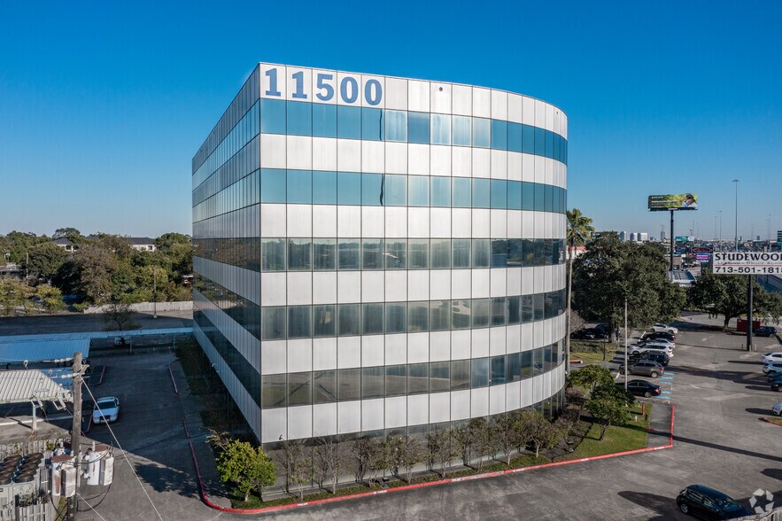 More Photos Of 11500 Northwest Fwy, Houston Office For Lease