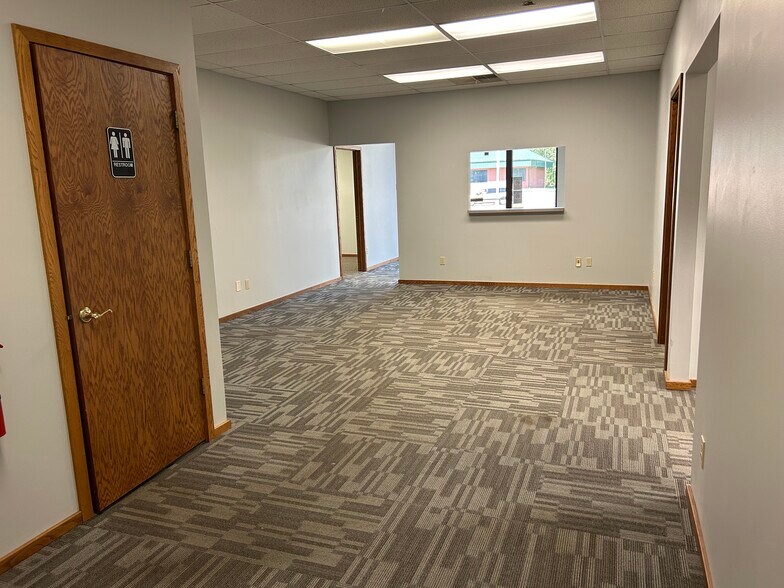 More Photos Of 1820 Post Rd, Plover Storefront Retail Office For Lease